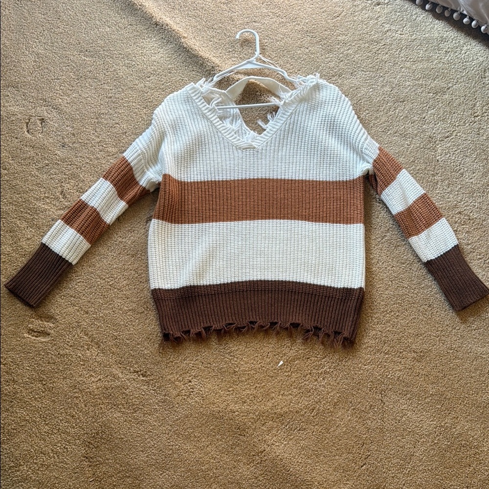 moon & madison V-Neck Sweater in Brown and Cream